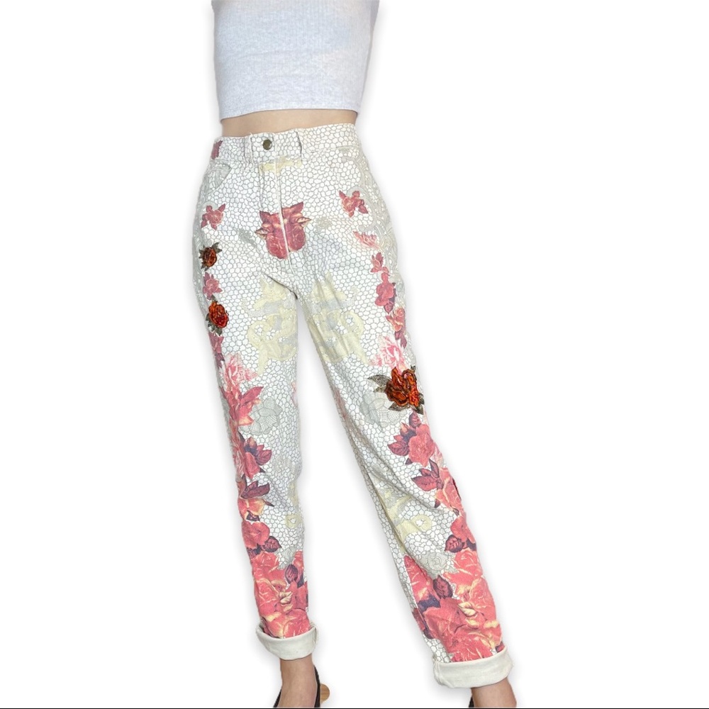 Oppio Made in Italy Floral Embroidered Pattern Funky HighRise Straight Jeans 27"